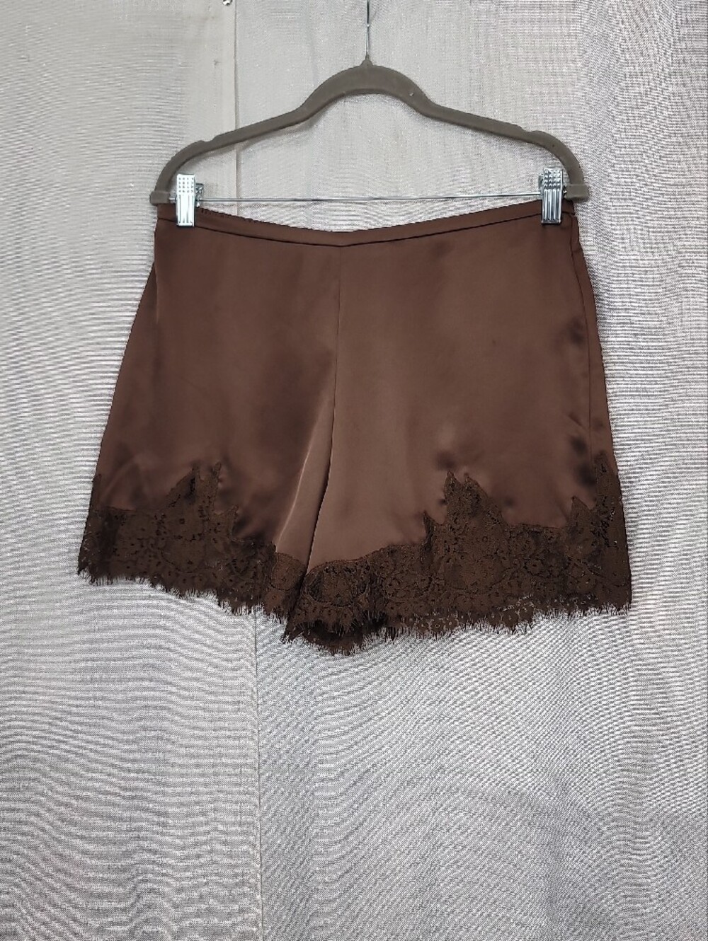 Reformation Fern Satin Lace Shorts Size Large - Picture 3 of 9